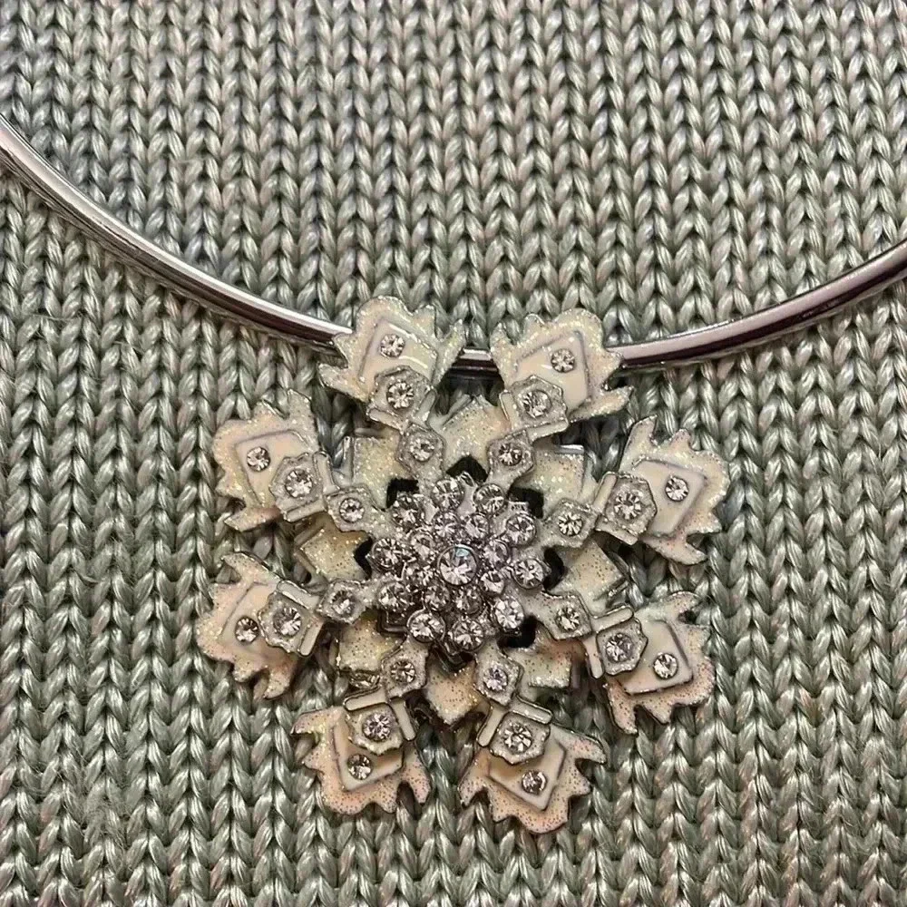 Lauren Spencer pretty snowflake